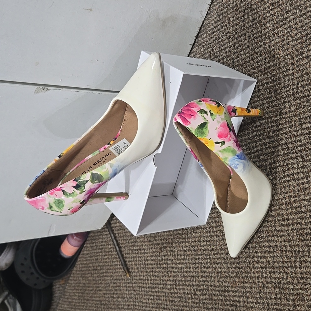 Heels - Picture 2 of 4